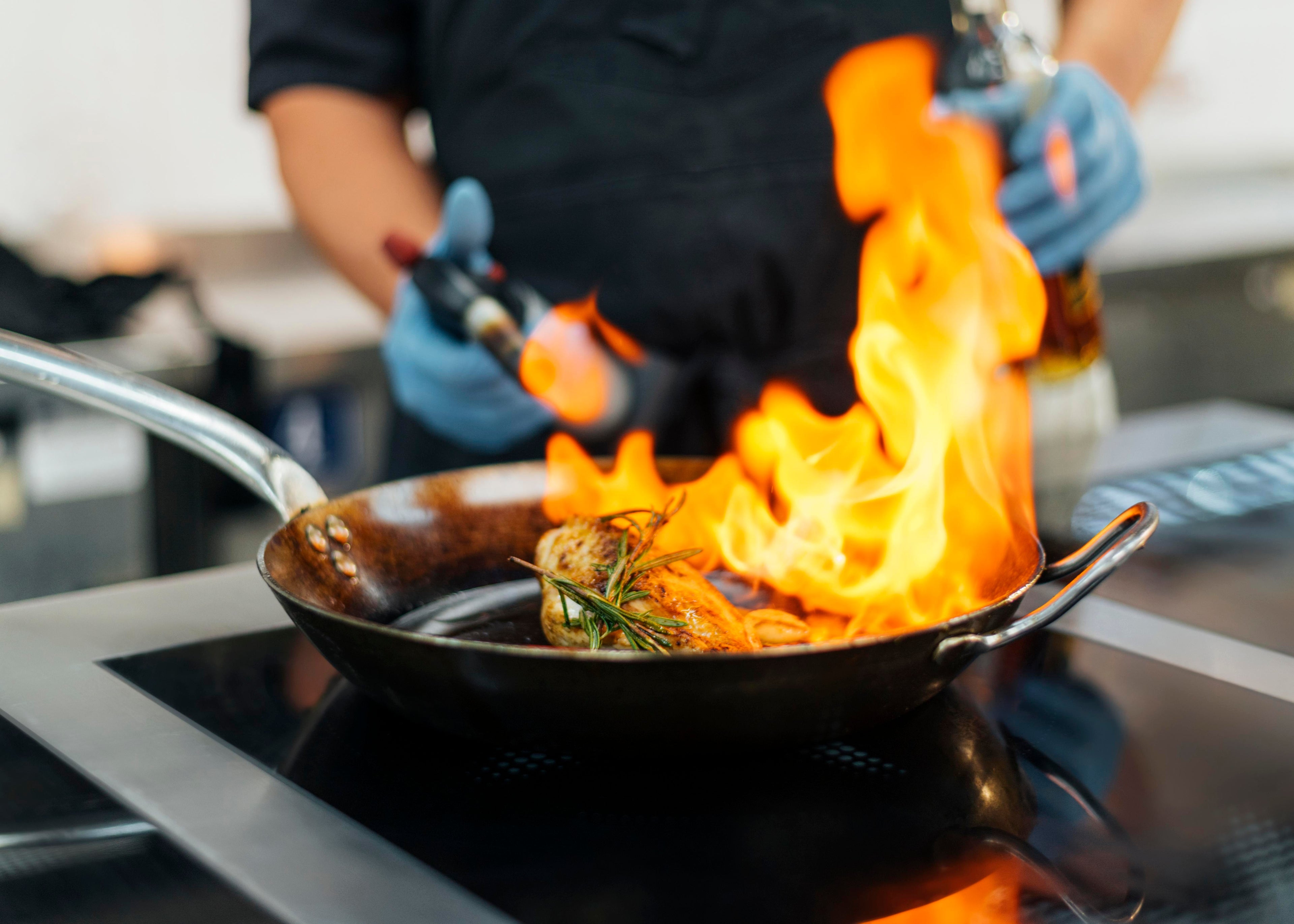 Kann man mit Olivenöl braten | Panagopoulos Olivenöl